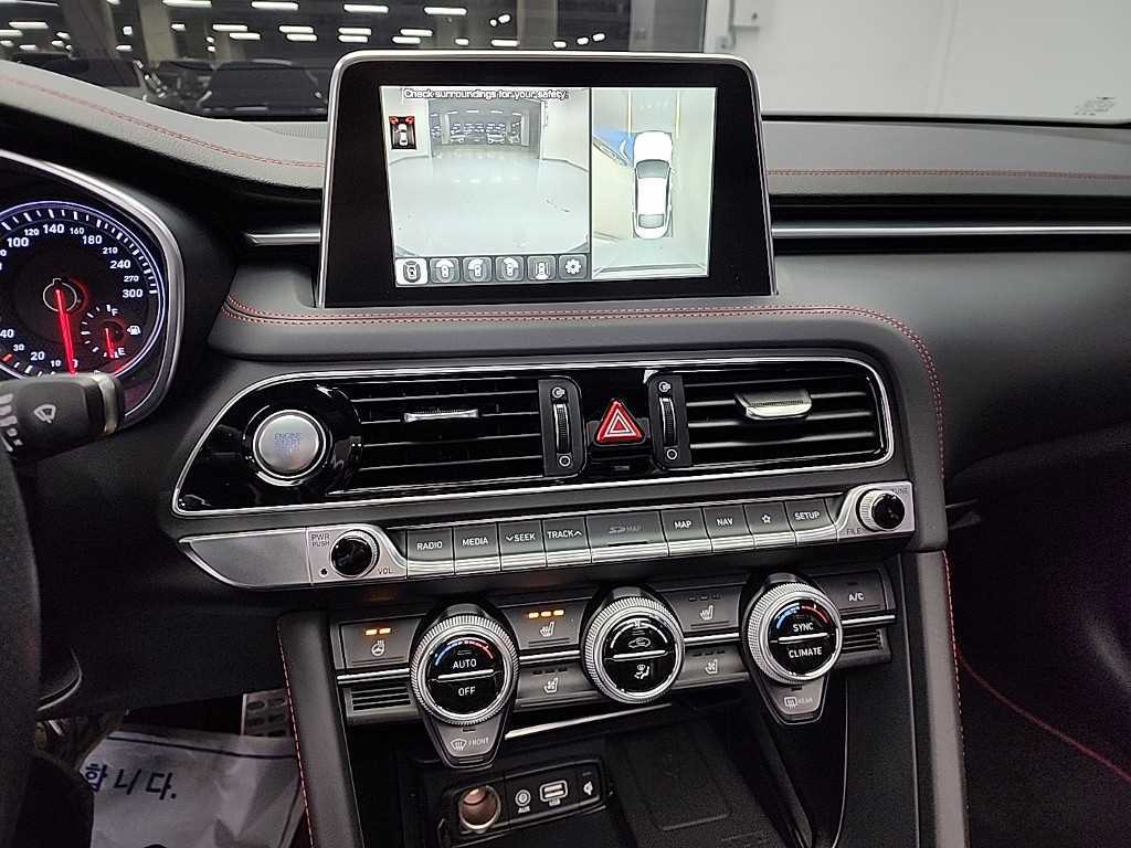 Genesis G70 - Vista 10