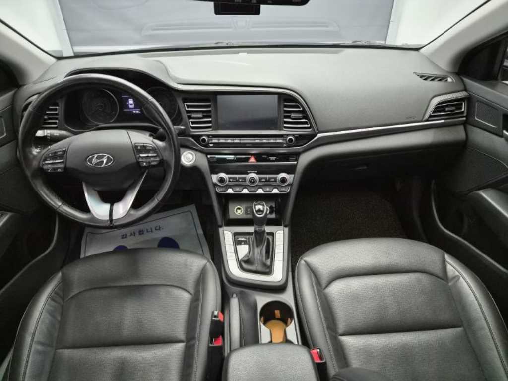 HYUNDAI Avante - Vista 6