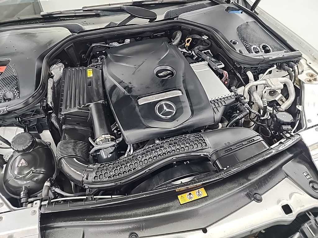 Mercedes Benz E class - Vista 5