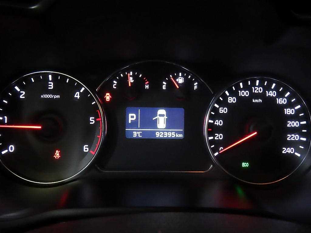 KIA Carens - Vista 9