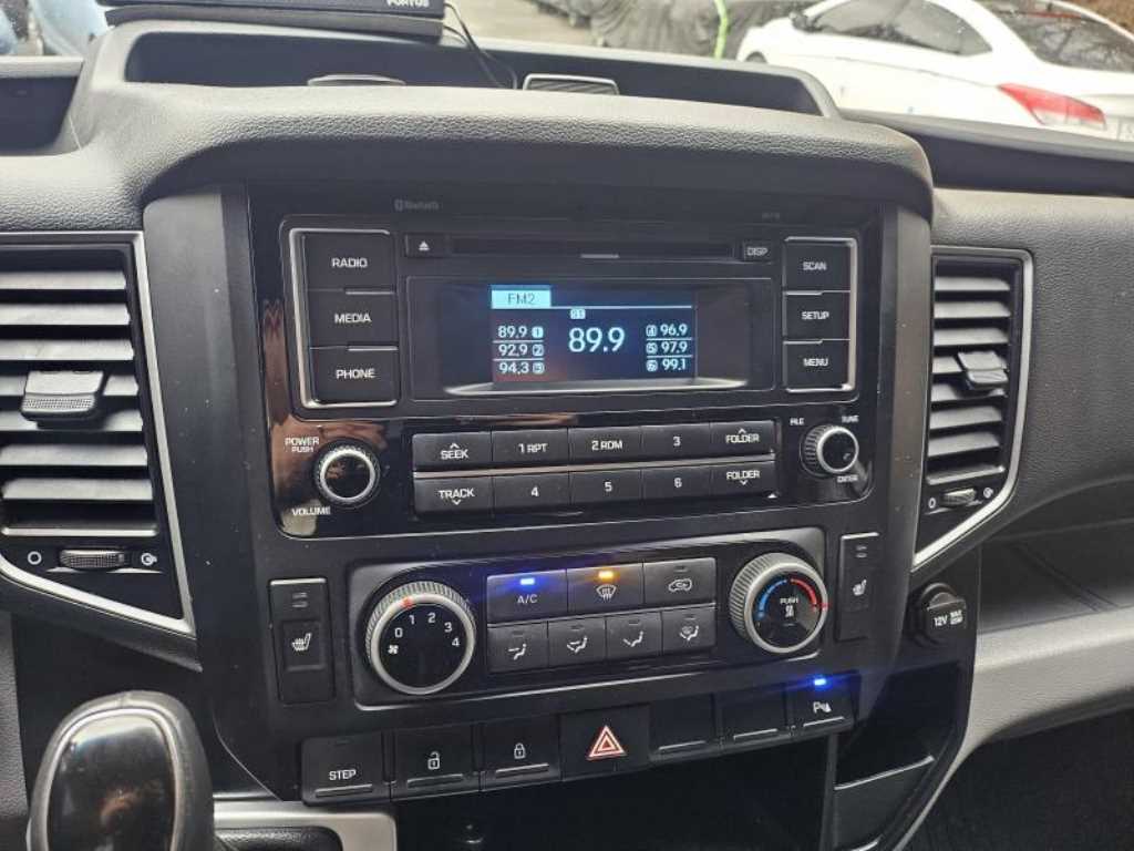 HYUNDAI Solati - Vista 11