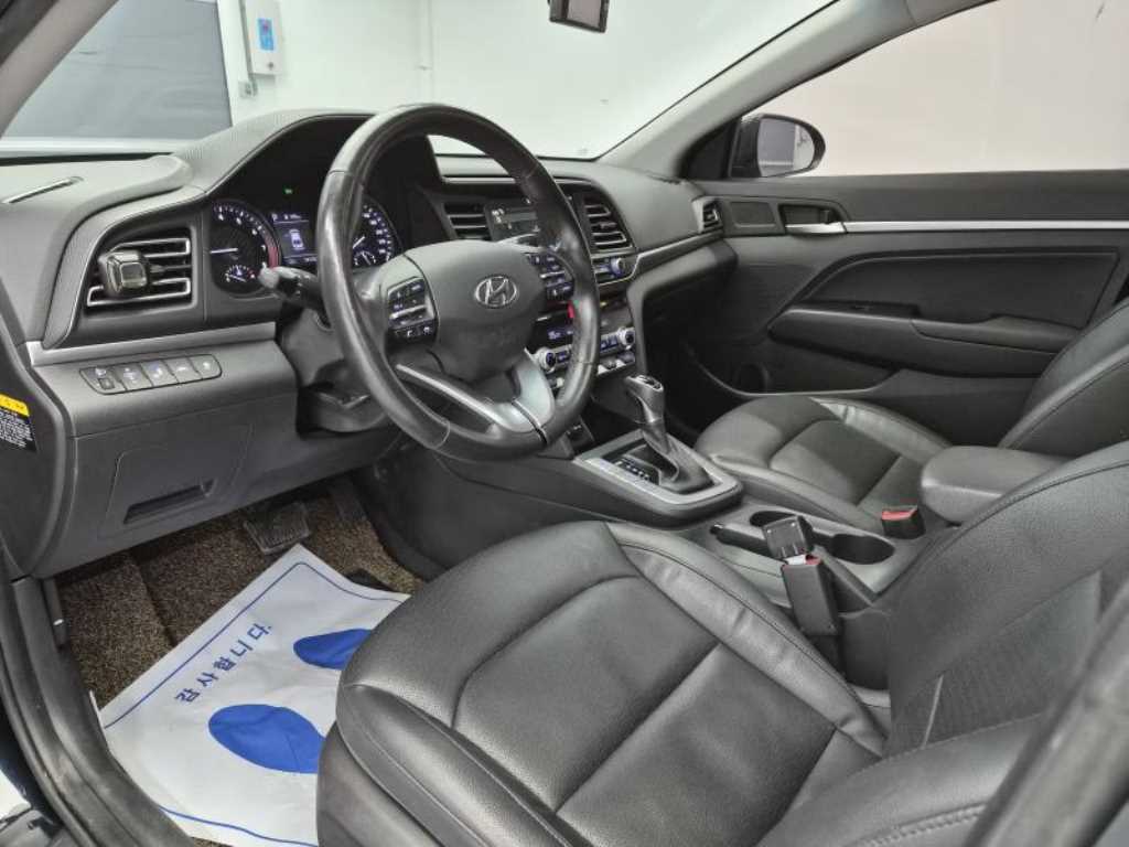 HYUNDAI Avante - Vista 8