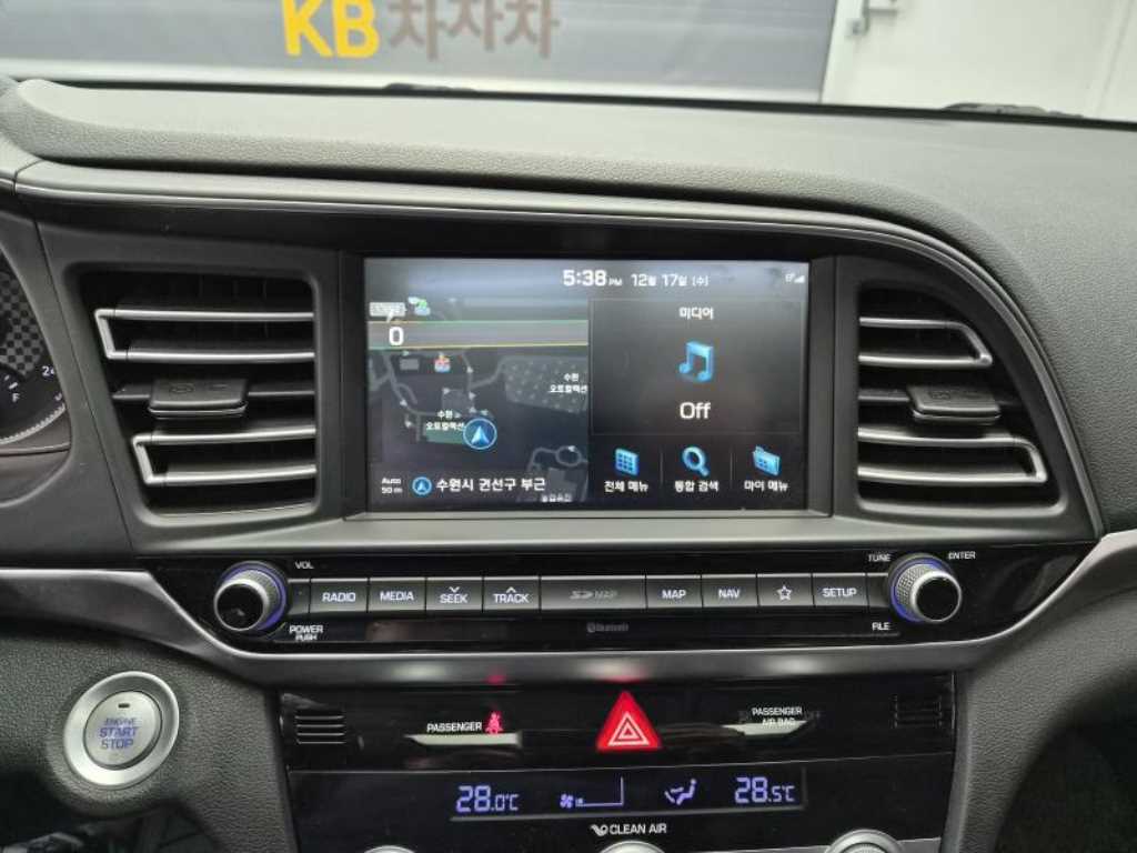 HYUNDAI Avante - Vista 10