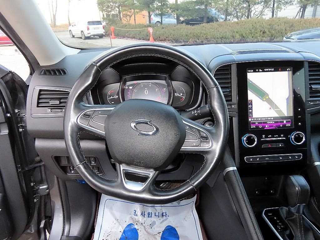 SAMSUNG QM6 - Vista 8