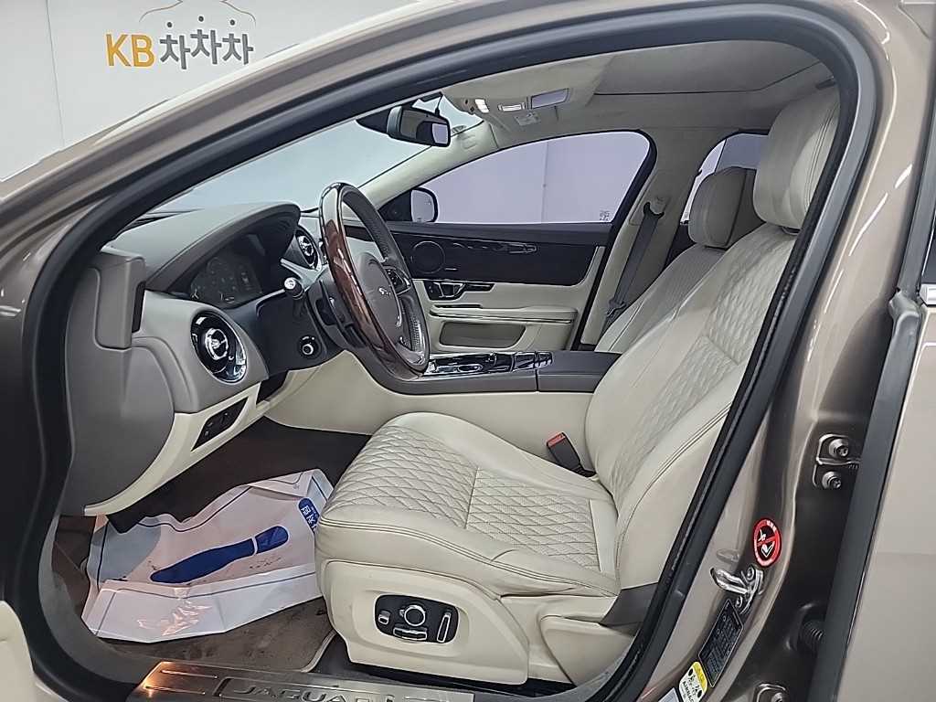 Jaguar XJ - Vista 11