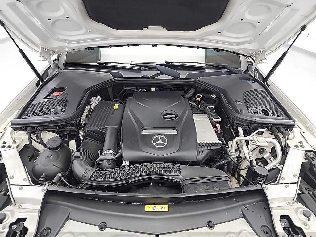 Mercedes Benz E class - Vista 5