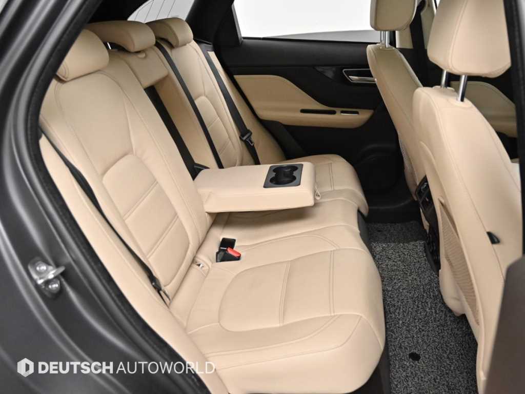 Jaguar F-PACE - Vista 12