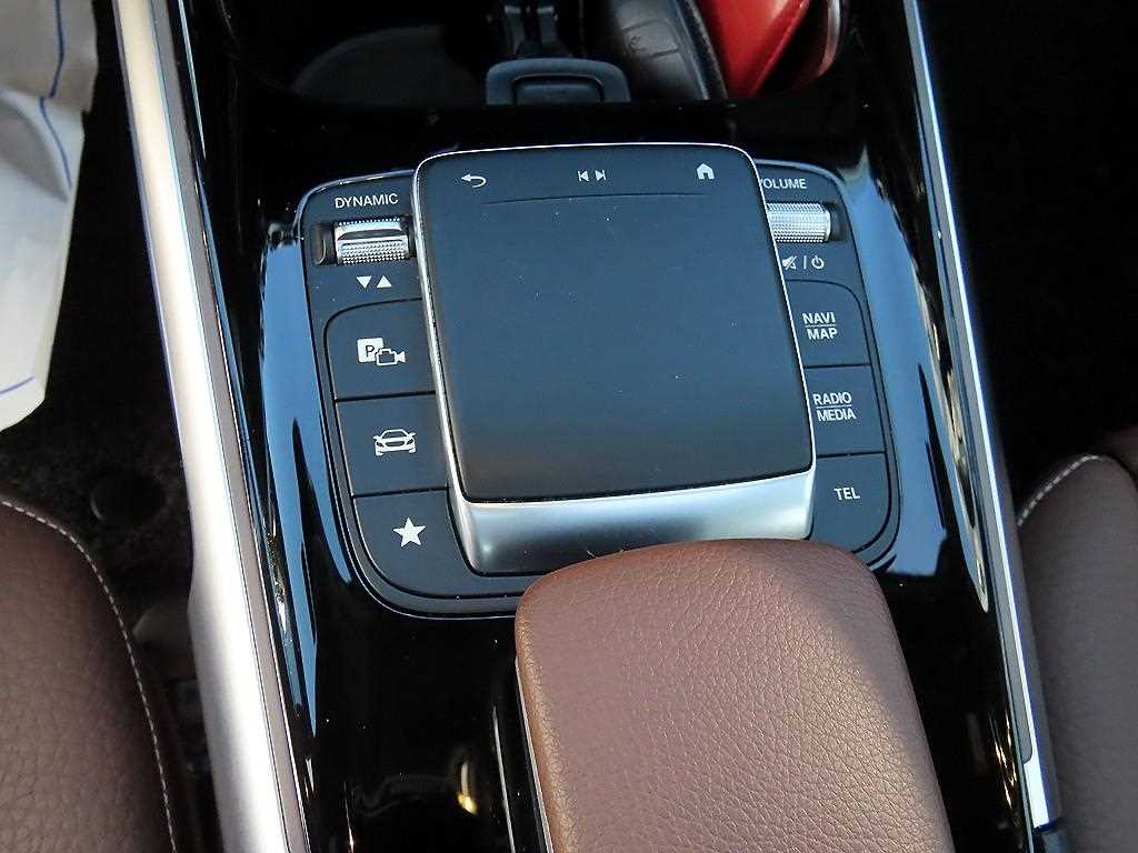 Mercedes Benz GLB Class - Vista 12