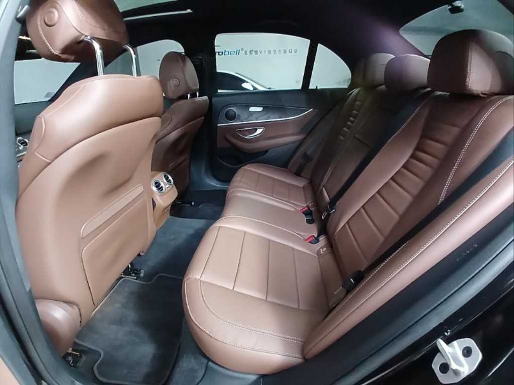 Mercedes Benz E class - Vista 7