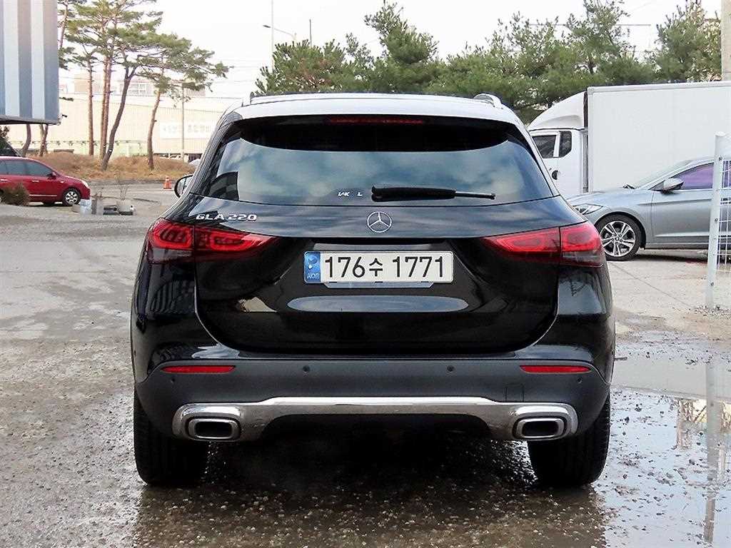 Mercedes Benz GLA Class - Vista 4