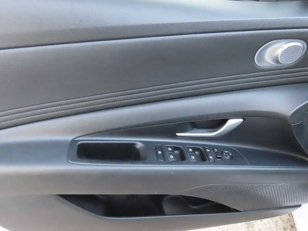 HYUNDAI Avante - Vista 6