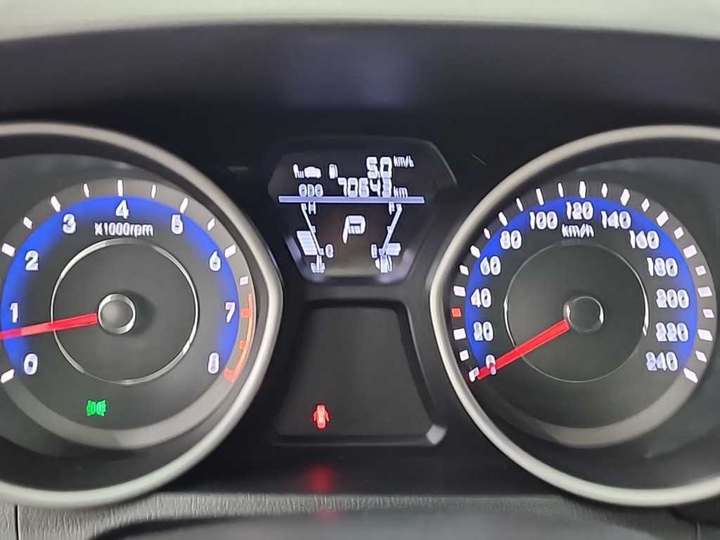 HYUNDAI Avante - Vista 6