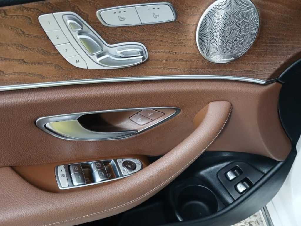 Mercedes Benz E class - Vista 9