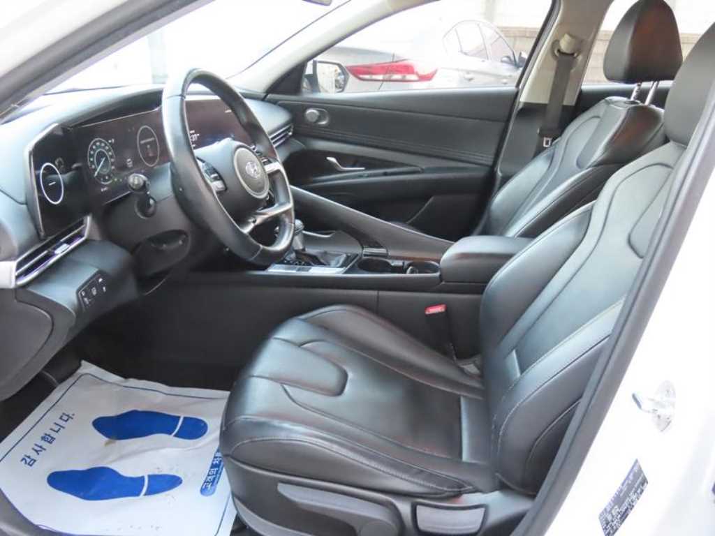 HYUNDAI Avante - Vista 5