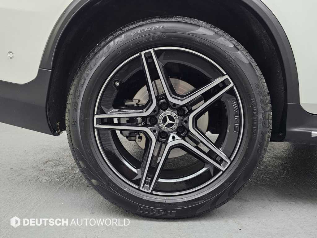 Mercedes Benz GLC Class - Vista 5