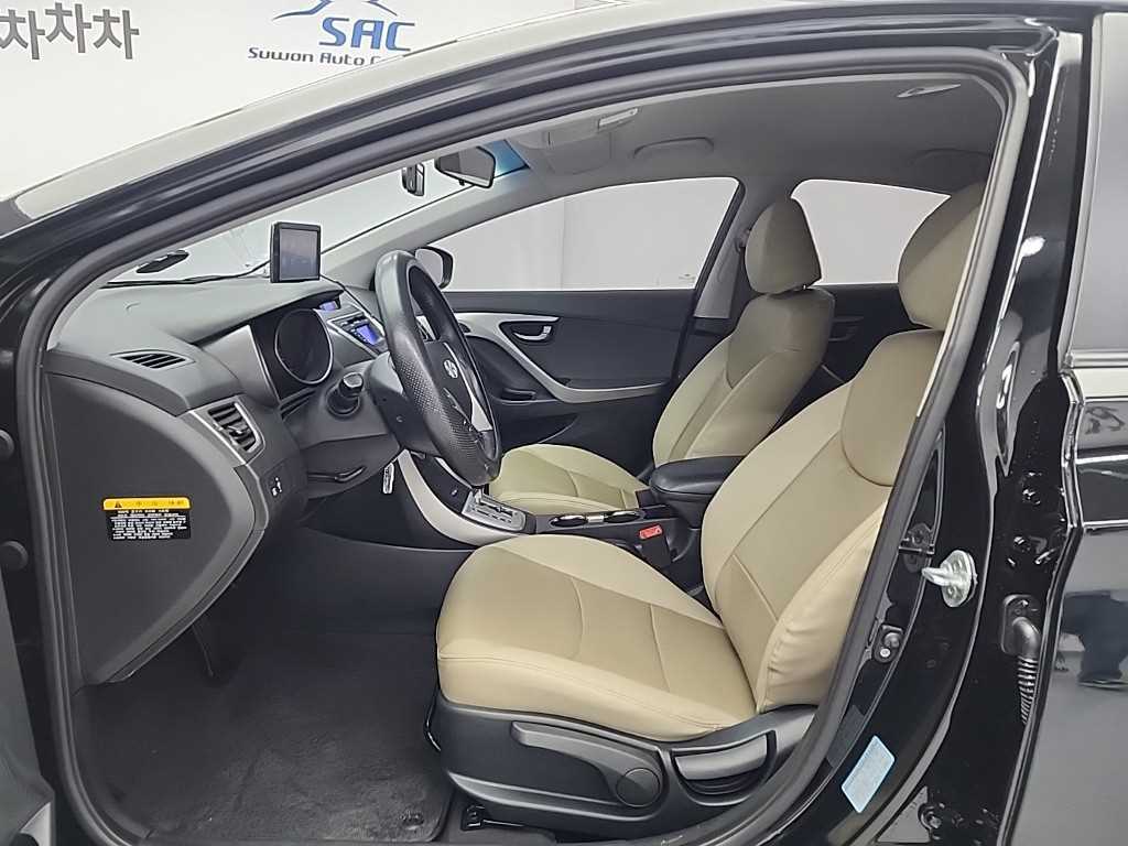 HYUNDAI Avante - Vista 11