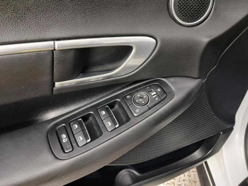 HYUNDAI Sonata - Vista 9