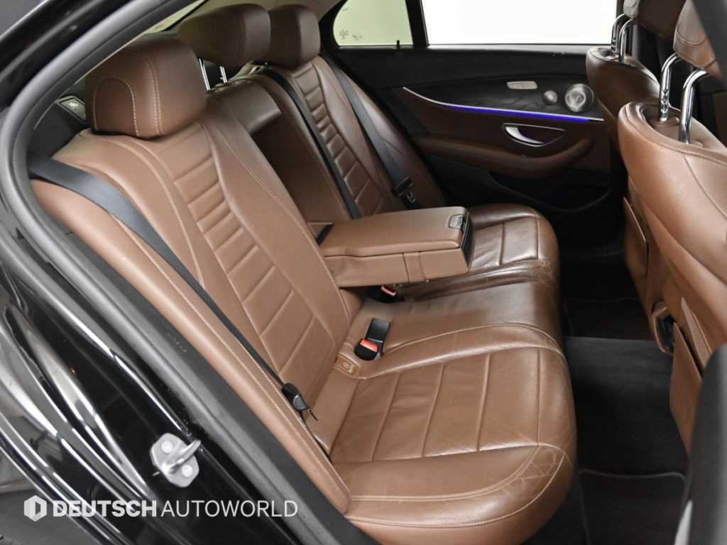 Mercedes Benz E class - Vista 12