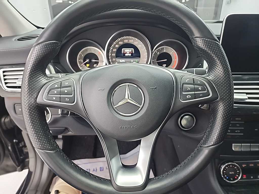 Mercedes Benz CLS Class - Vista 9