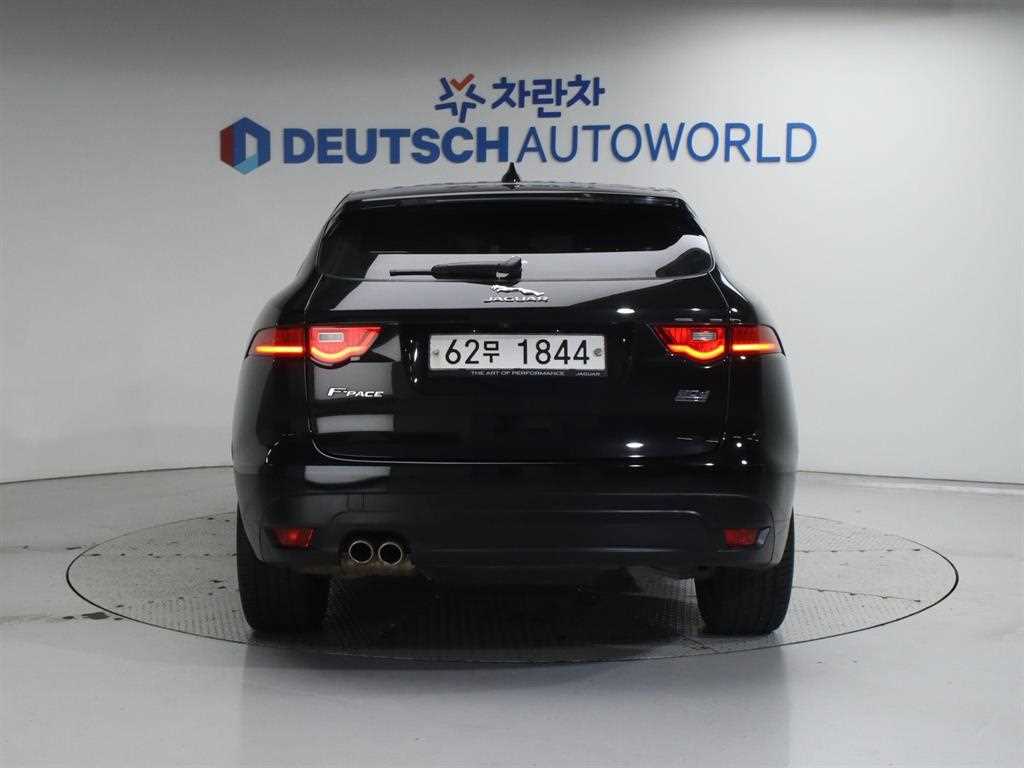 Jaguar F-PACE - Vista 4