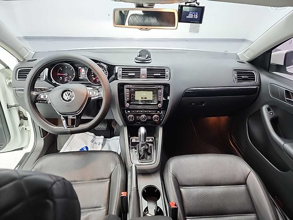 Volkswagen Jetta - Vista 7