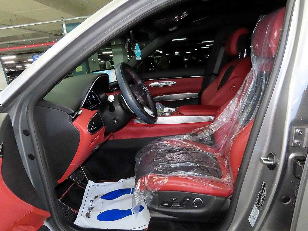 Genesis GV70 - Vista 6