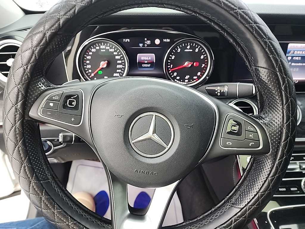 Mercedes Benz E class - Vista 9