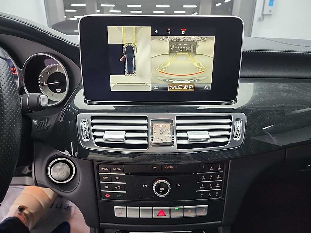 Mercedes Benz CLS Class - Vista 10