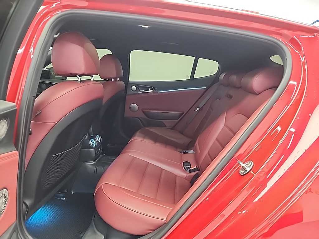 KIA Stinger - Vista 12