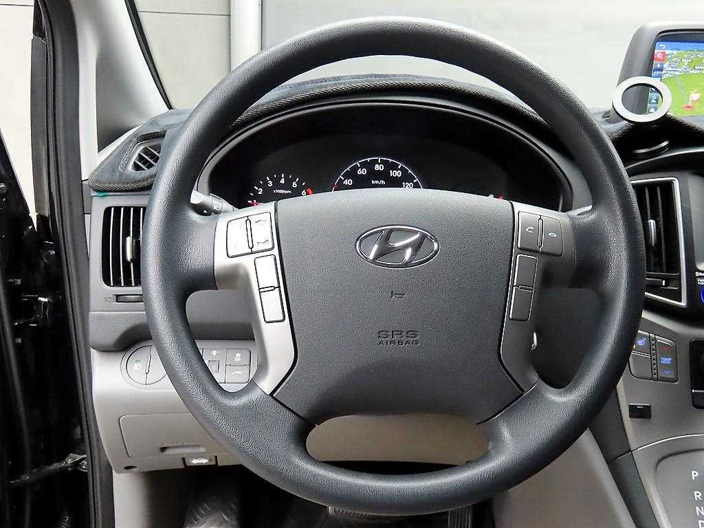 HYUNDAI Starex - Vista 9