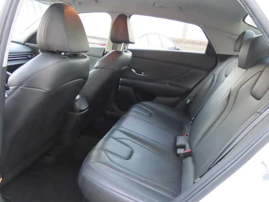 HYUNDAI Avante - Vista 7