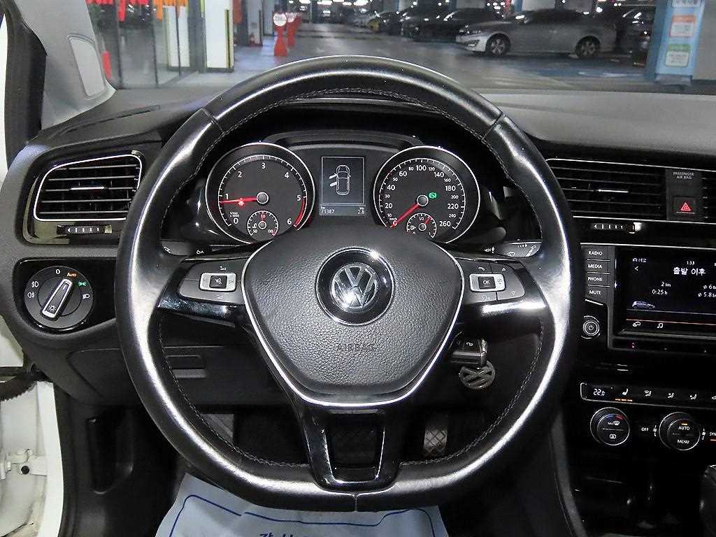 Volkswagen Golf - Vista 8