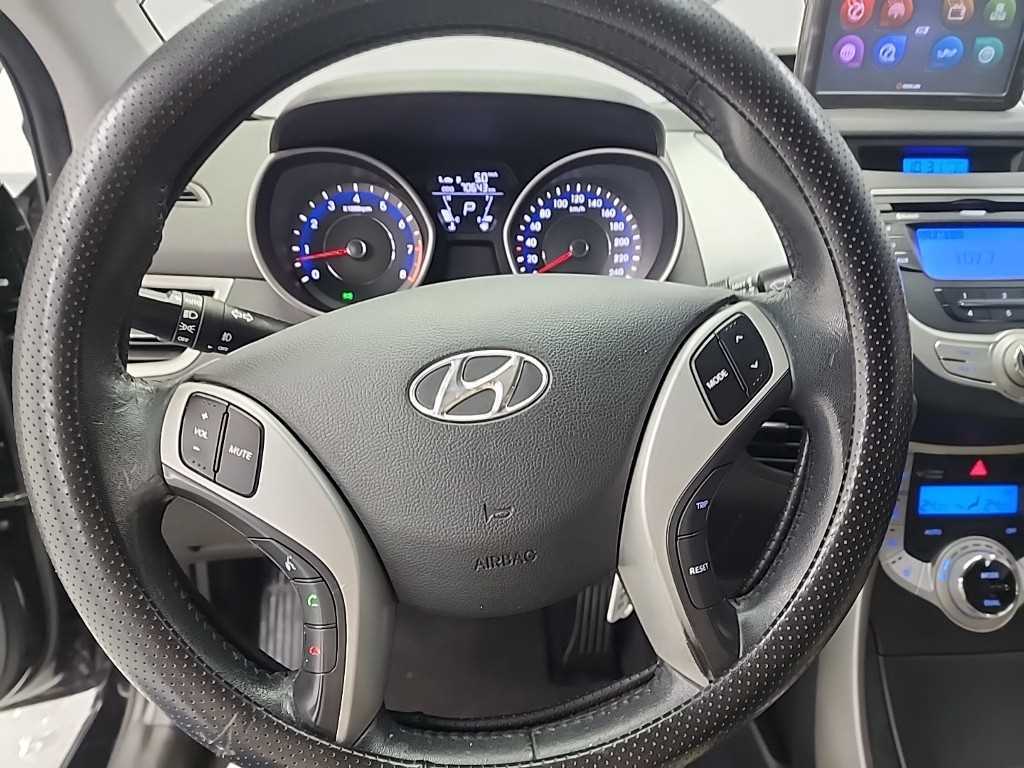 HYUNDAI Avante - Vista 9