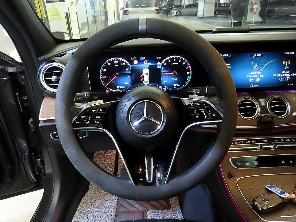 Mercedes Benz E class - Vista 8