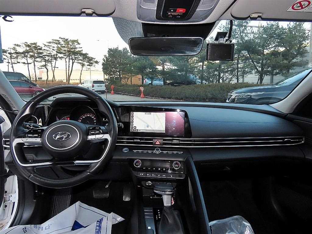 HYUNDAI Avante - Vista 7