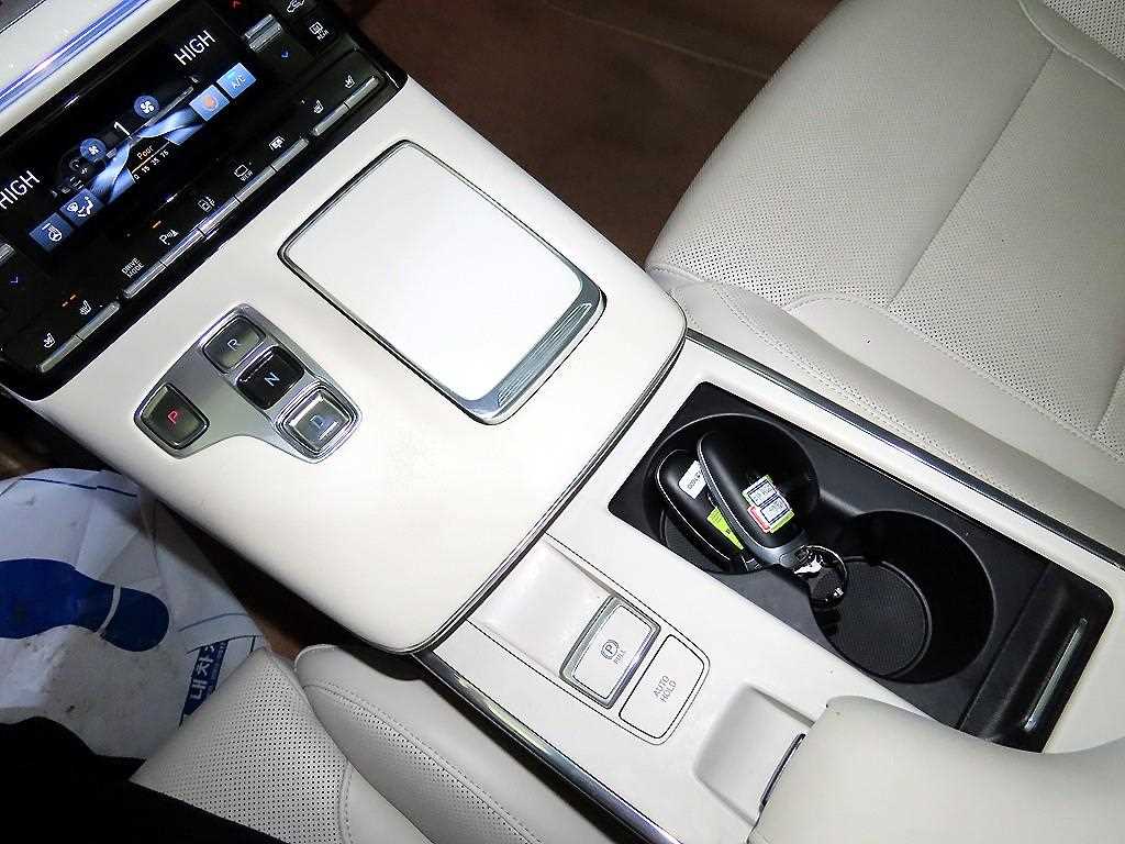 HYUNDAI Grandeur - Vista 12
