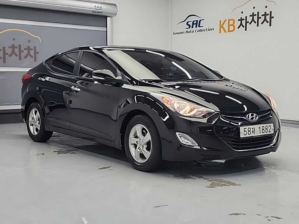 HYUNDAI Avante - Vista 4