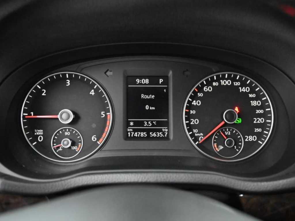 Volkswagen Passat - Vista 8