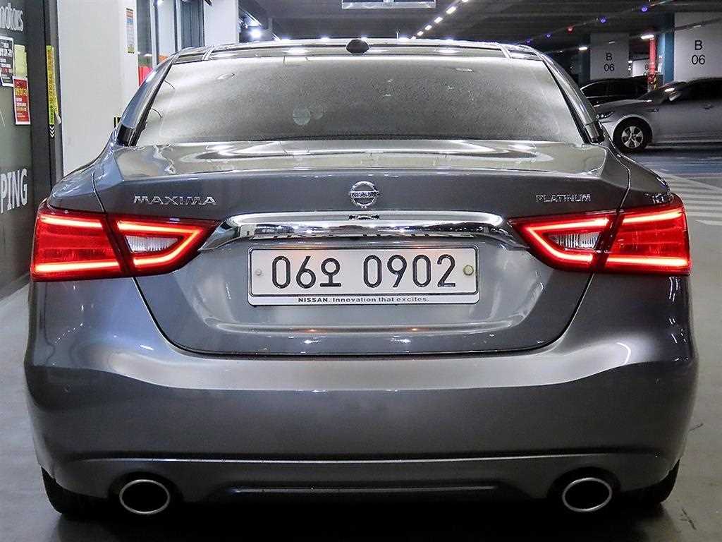 Nissan Maxima - Vista 5