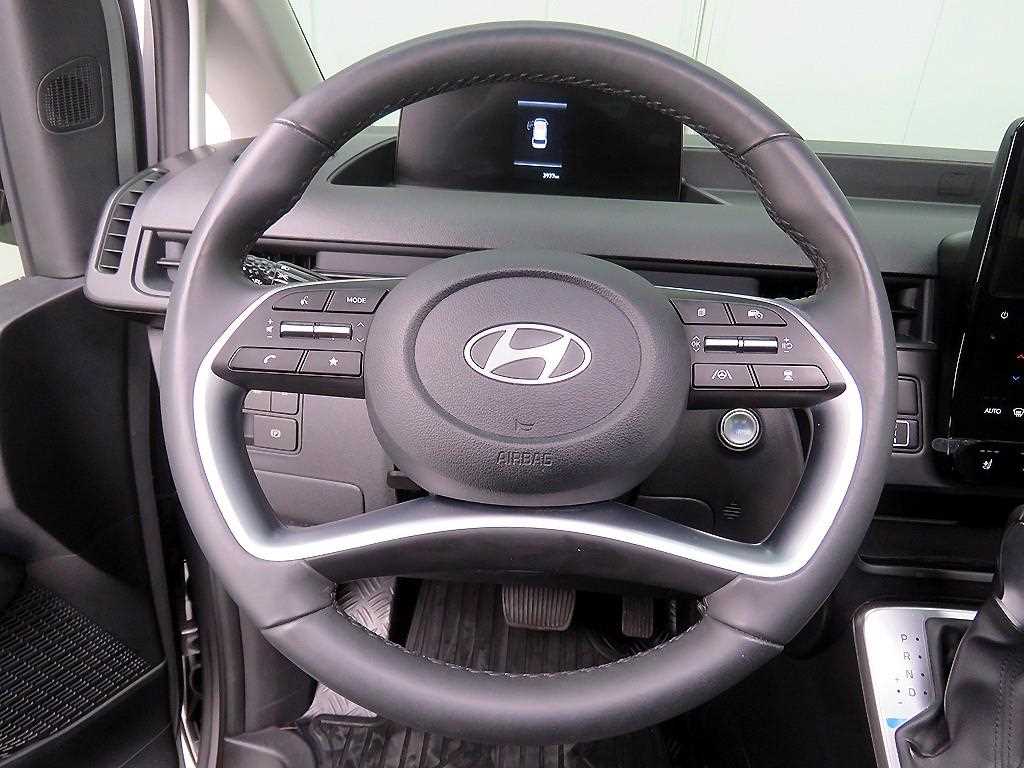 HYUNDAI Staria - Vista 11