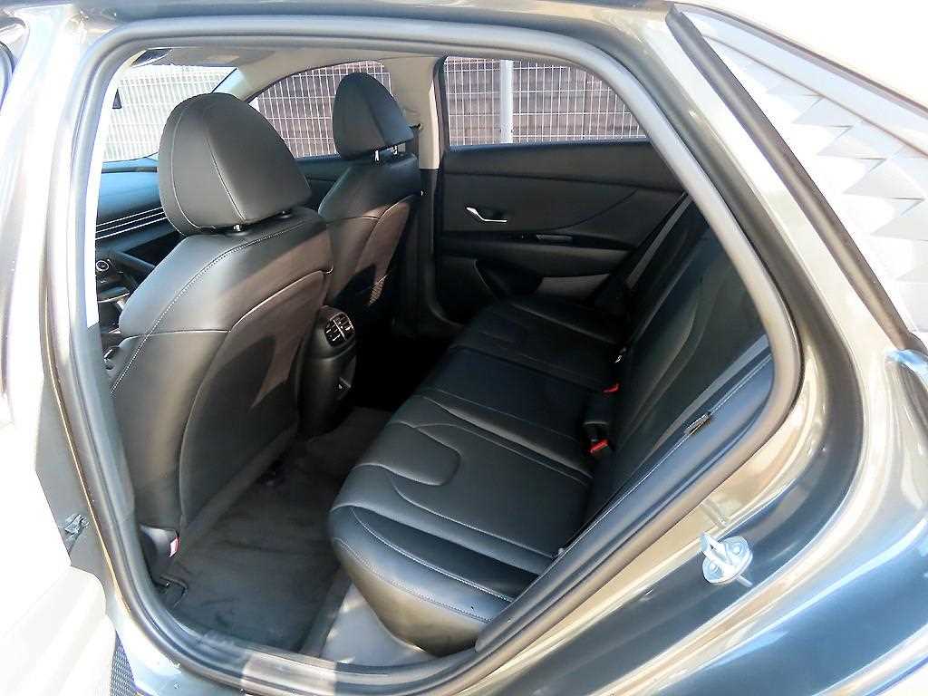 HYUNDAI Avante - Vista 6