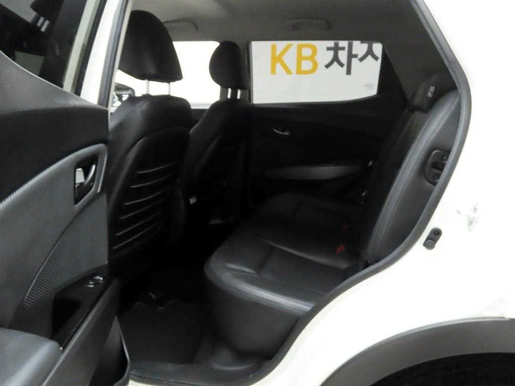 Ssangyong Tivoli 2024 Blanco - Importación desde Corea - HF Imports Iquique - Foto 13