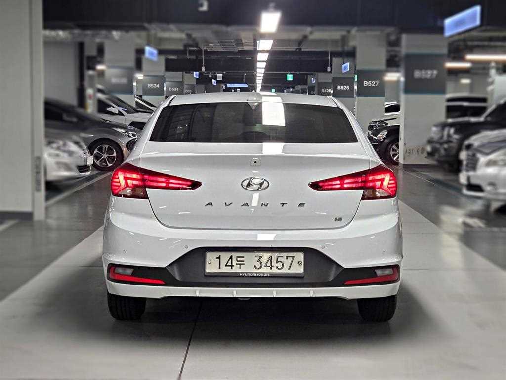 HYUNDAI Avante - Vista 4