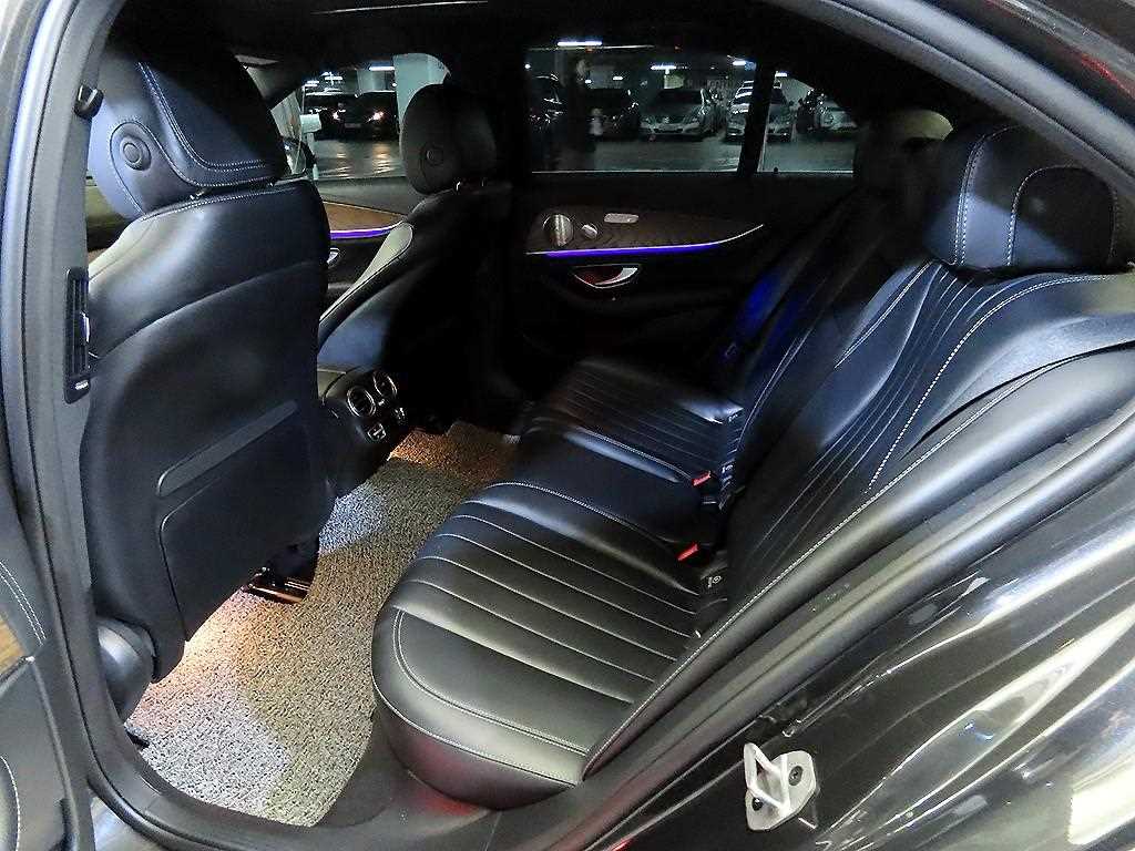 Mercedes Benz E class - Vista 7