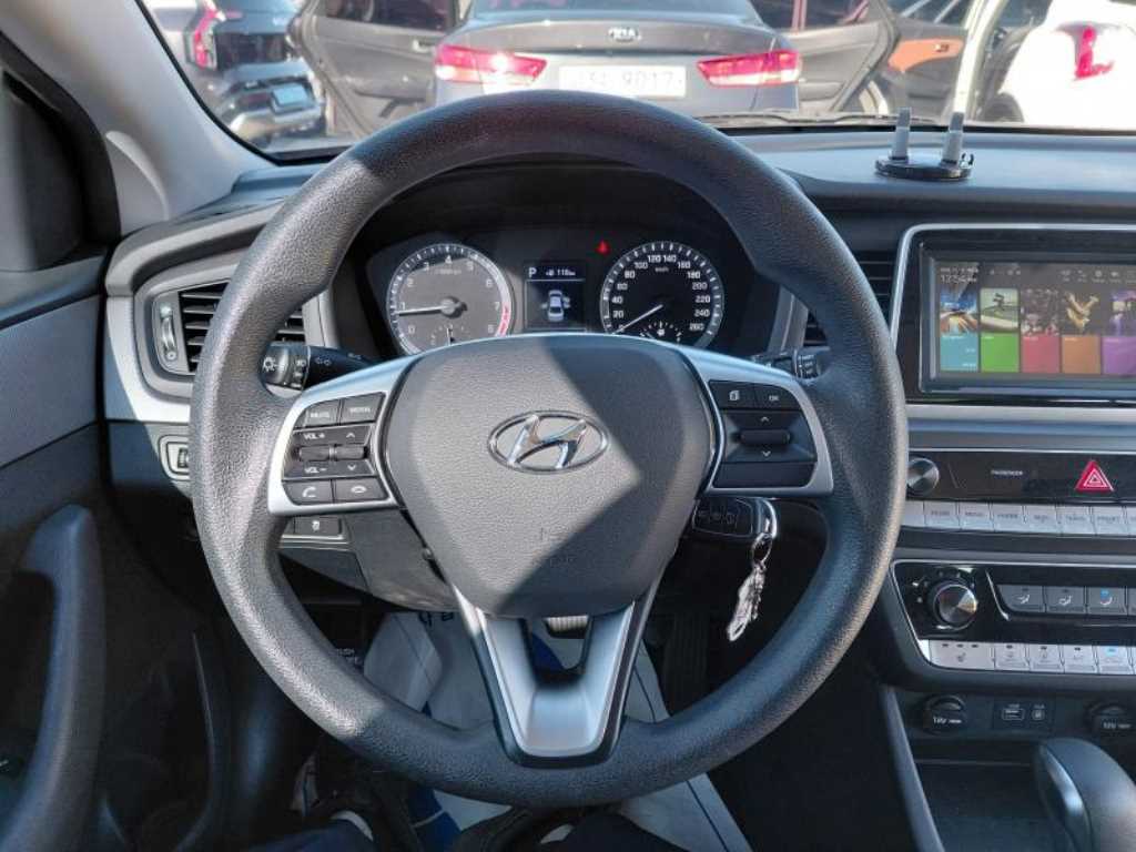 HYUNDAI Sonata - Vista 8