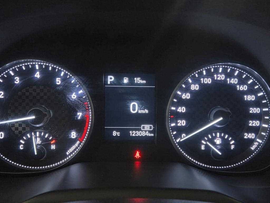 HYUNDAI Avante - Vista 5