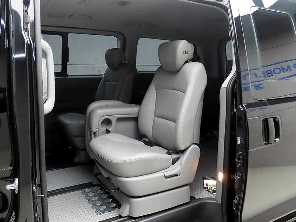 HYUNDAI Starex - Vista 6