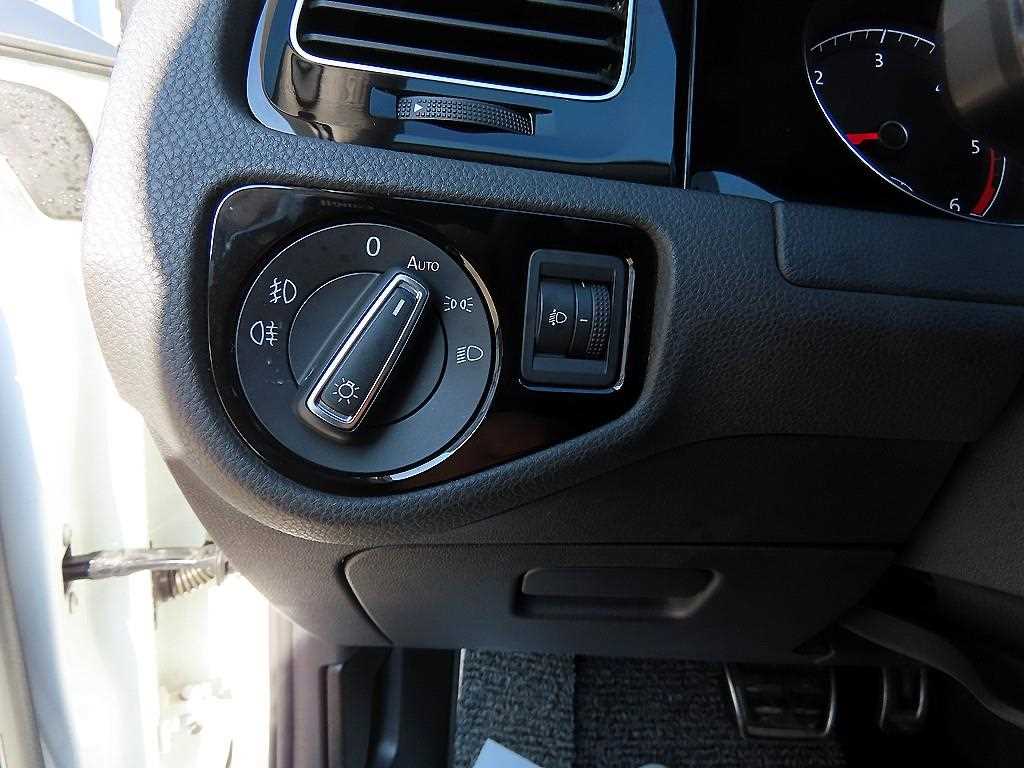 Volkswagen Golf - Vista 12