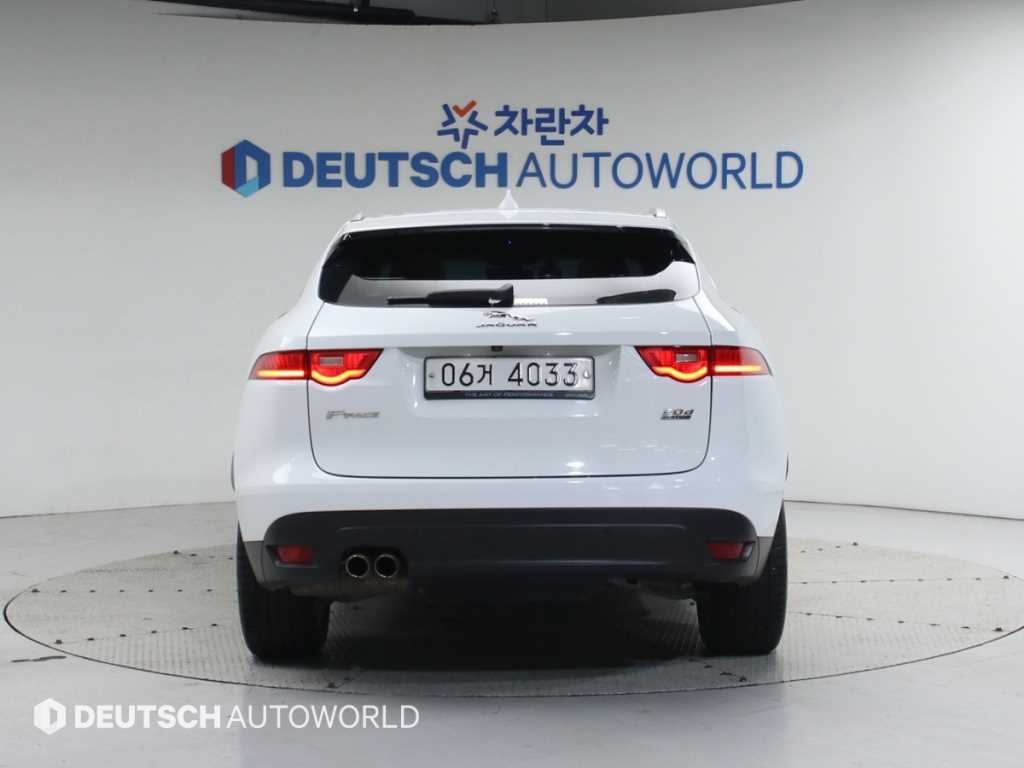 Jaguar F-PACE - Vista 4