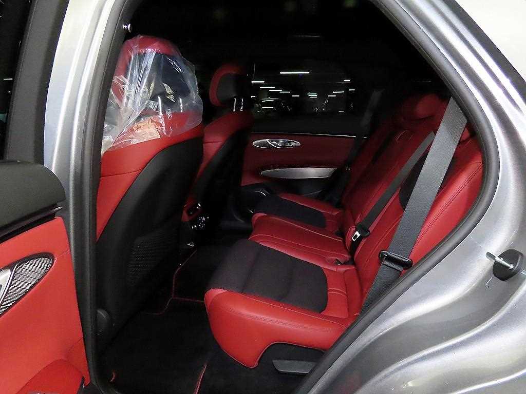 Genesis GV70 - Vista 7